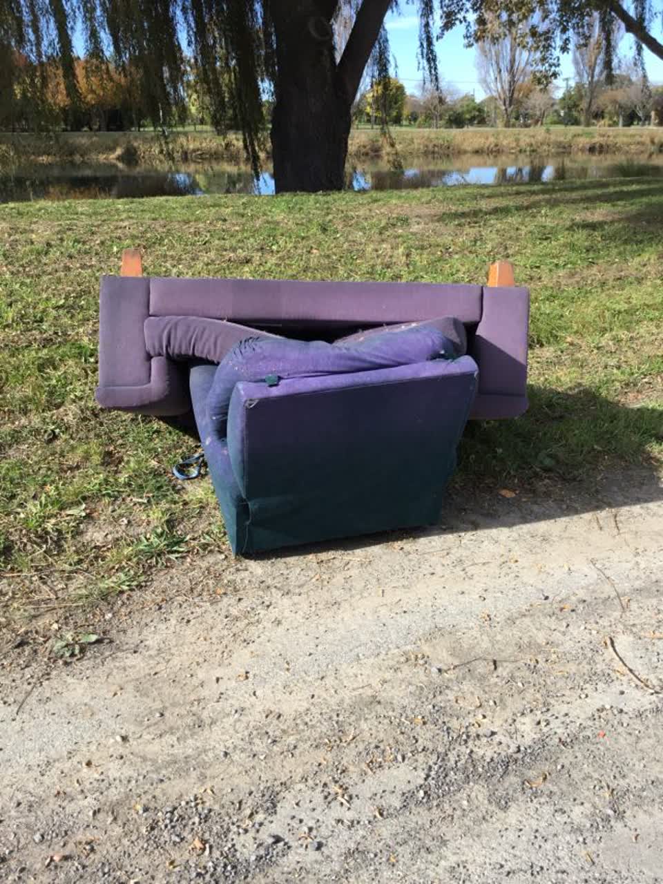 The photograph attached to this rubbish/recycling report