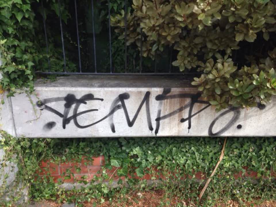 The photograph attached to this graffiti report