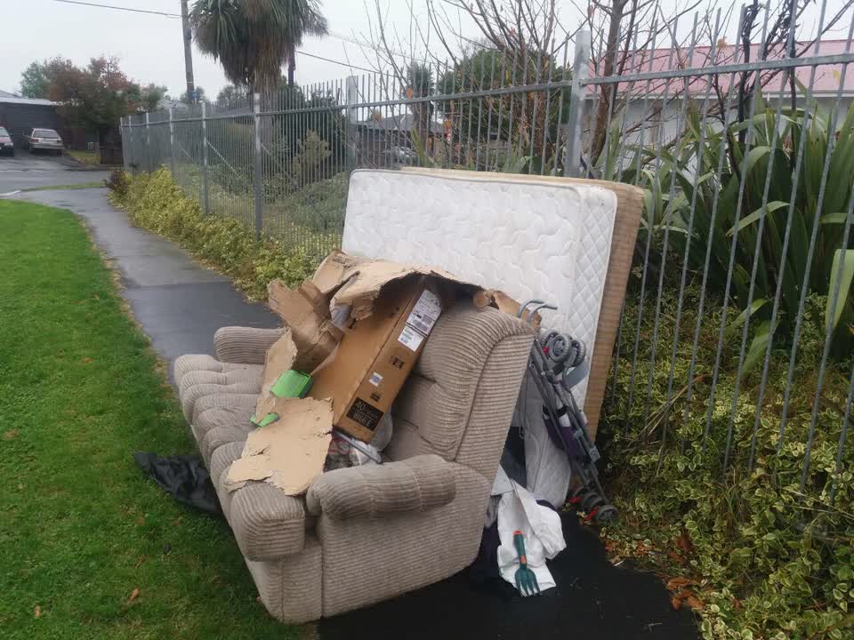 The photograph attached to this rubbish/recycling report