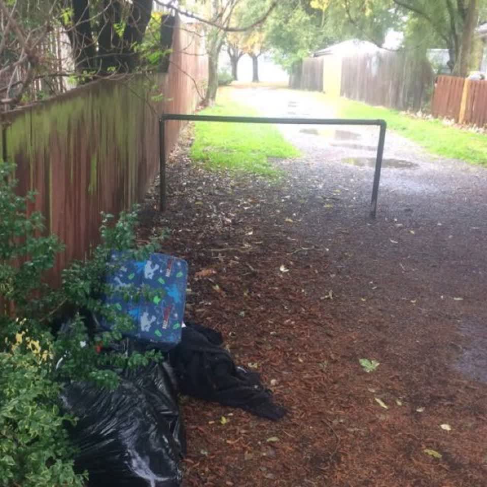 The photograph attached to this rubbish/recycling report