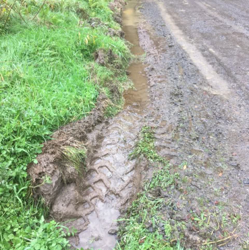 The photograph attached to this roading/streets report