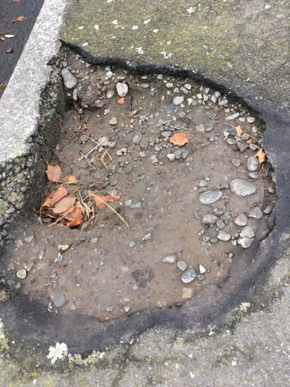 The photograph attached to this roading/streets report