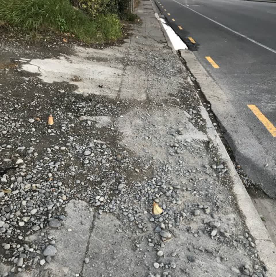 The photograph attached to this roading/streets report