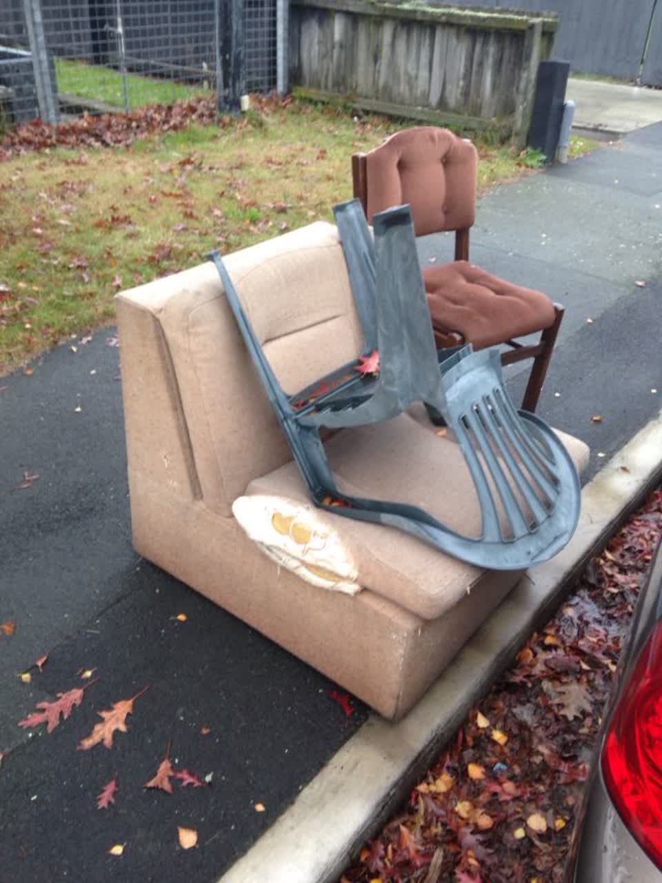 The photograph attached to this rubbish/recycling report