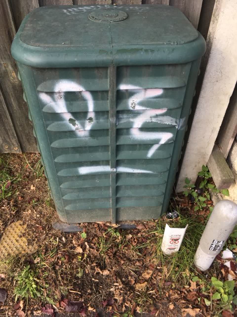 The photograph attached to this graffiti report