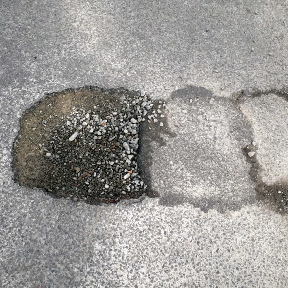The photograph attached to this roading/streets report
