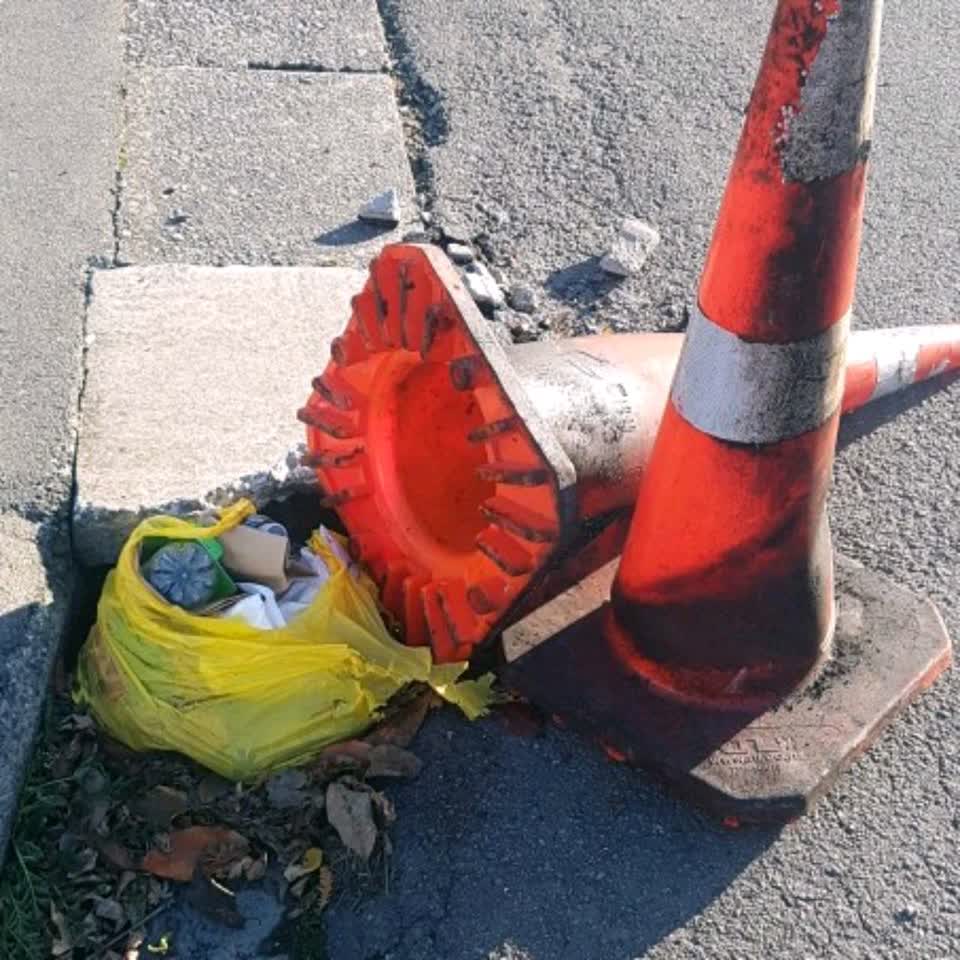 The photograph attached to this roading/streets report