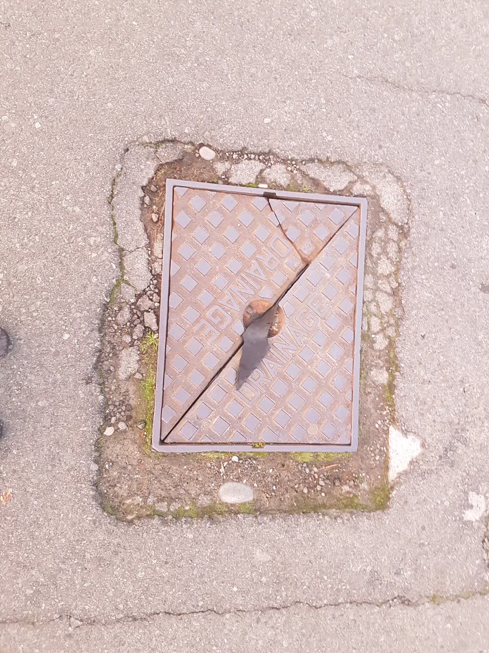The photograph attached to this roading/streets report