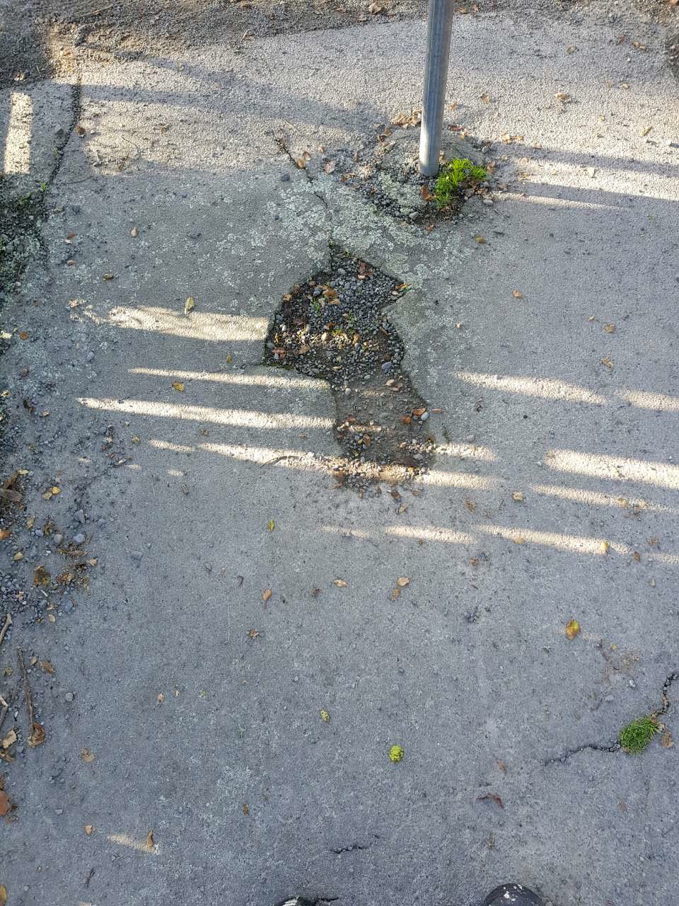 The photograph attached to this roading/streets report