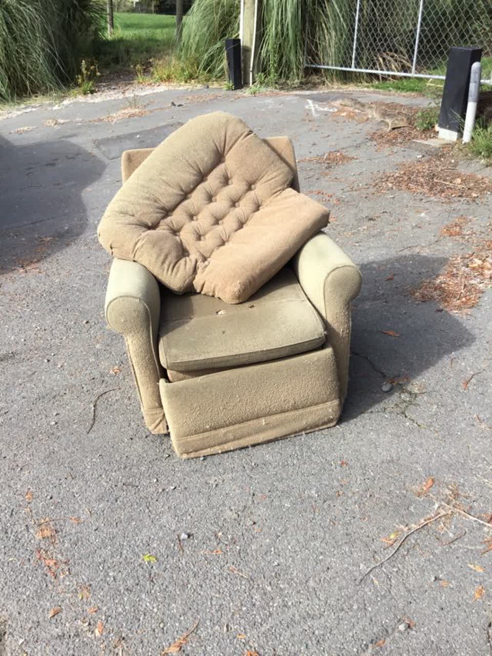 The photograph attached to this rubbish/recycling report