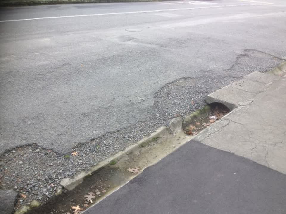 The photograph attached to this roading/streets report