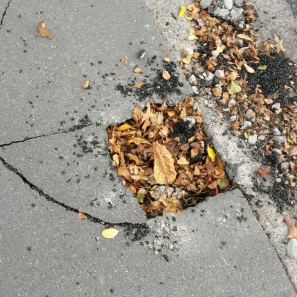 The photograph attached to this roading/streets report