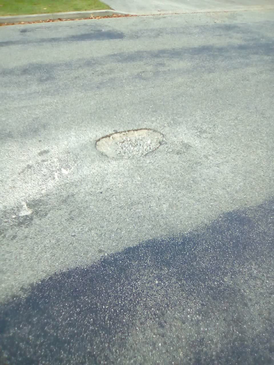 The photograph attached to this roading/streets report
