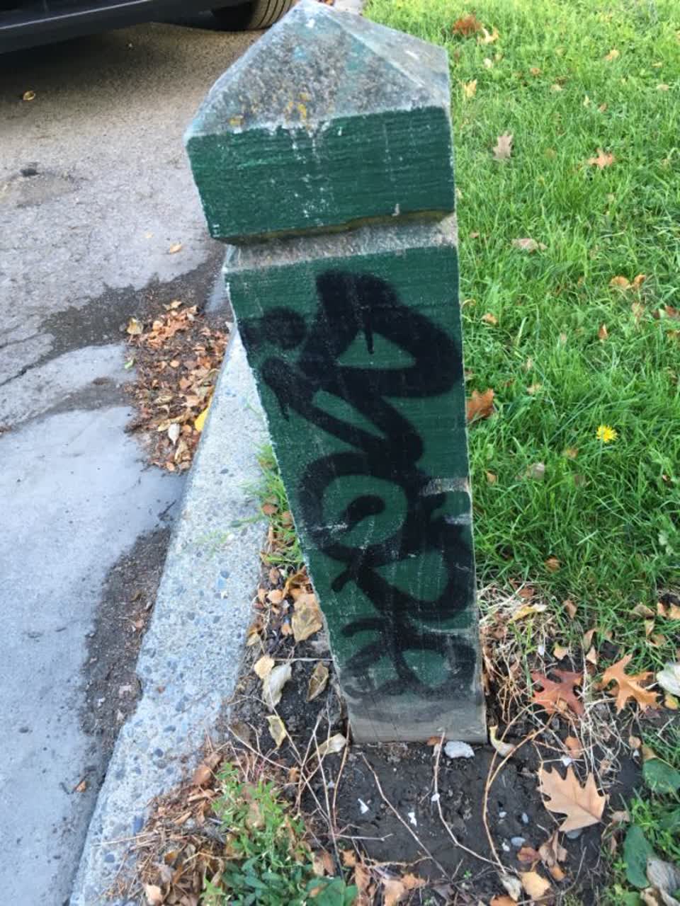 The photograph attached to this graffiti report