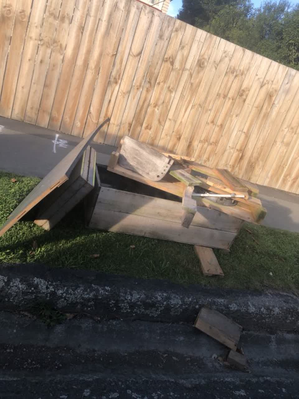 The photograph attached to this rubbish/recycling report