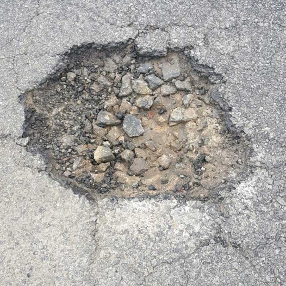The photograph attached to this roading/streets report
