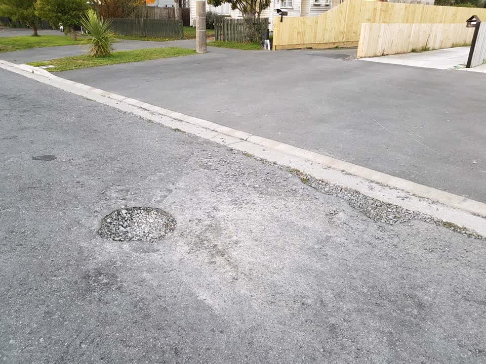 The photograph attached to this roading/streets report