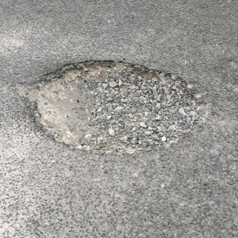 The photograph attached to this roading/streets report