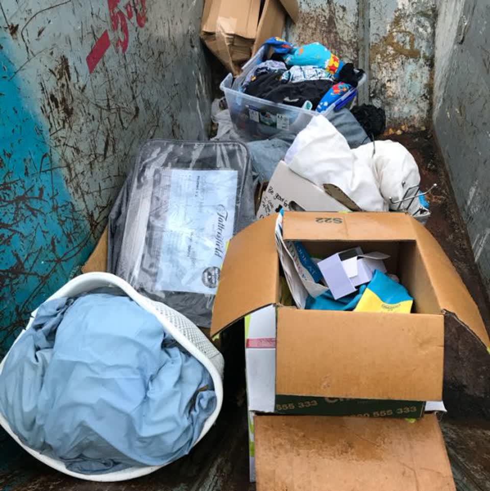 The photograph attached to this rubbish/recycling report