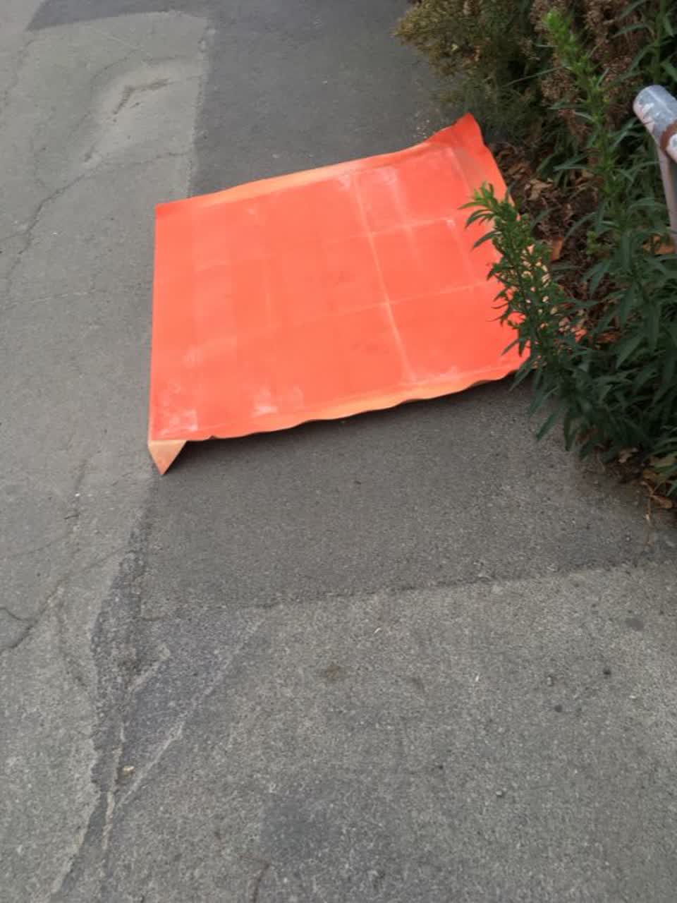 The photograph attached to this rubbish/recycling report
