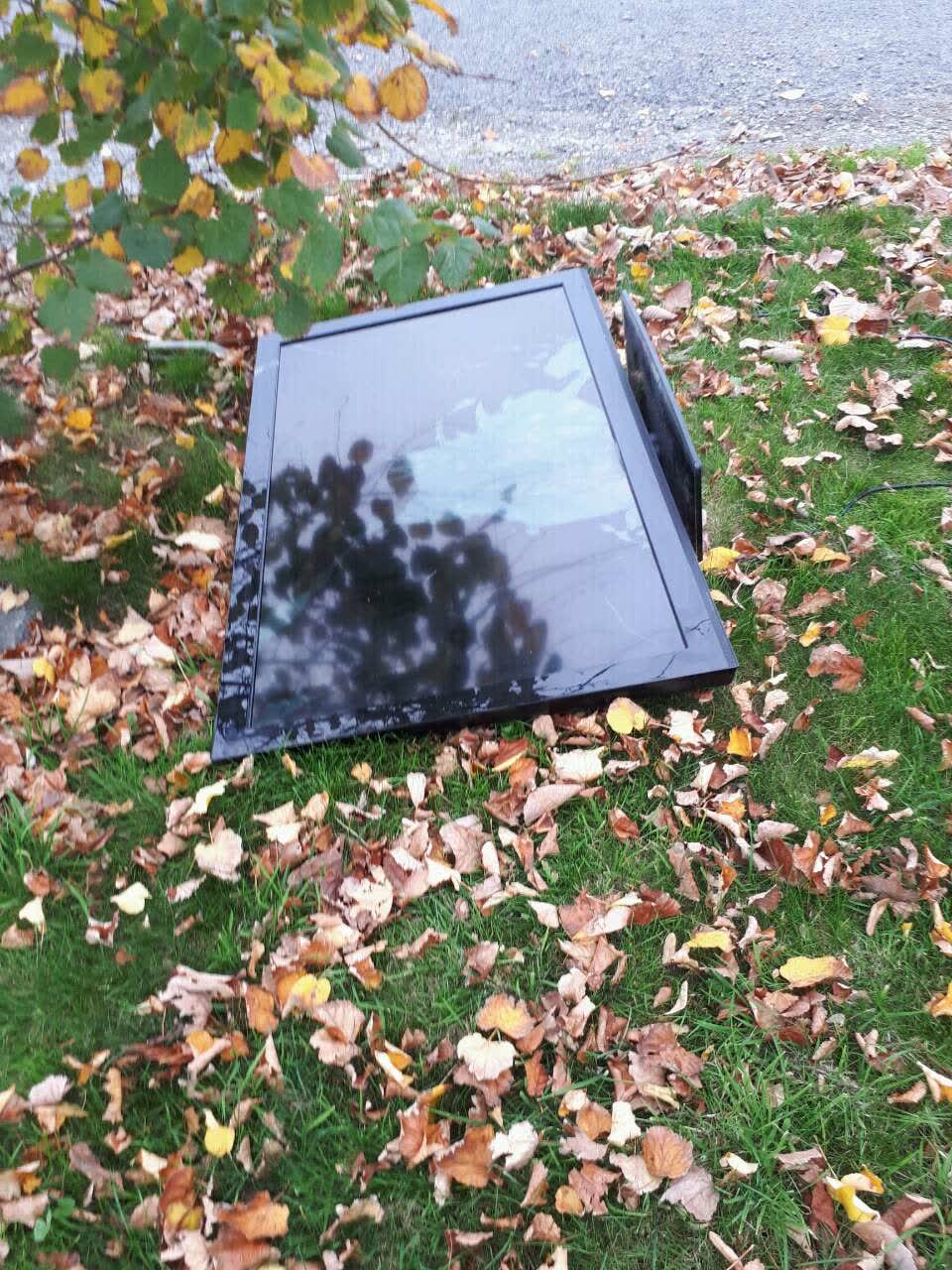 The photograph attached to this rubbish/recycling report