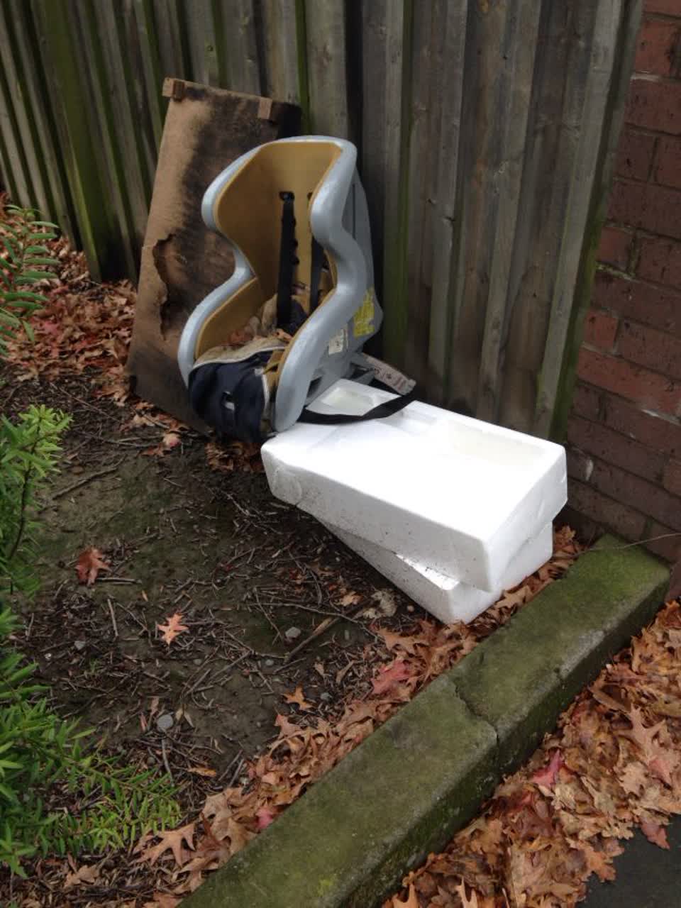 The photograph attached to this rubbish/recycling report