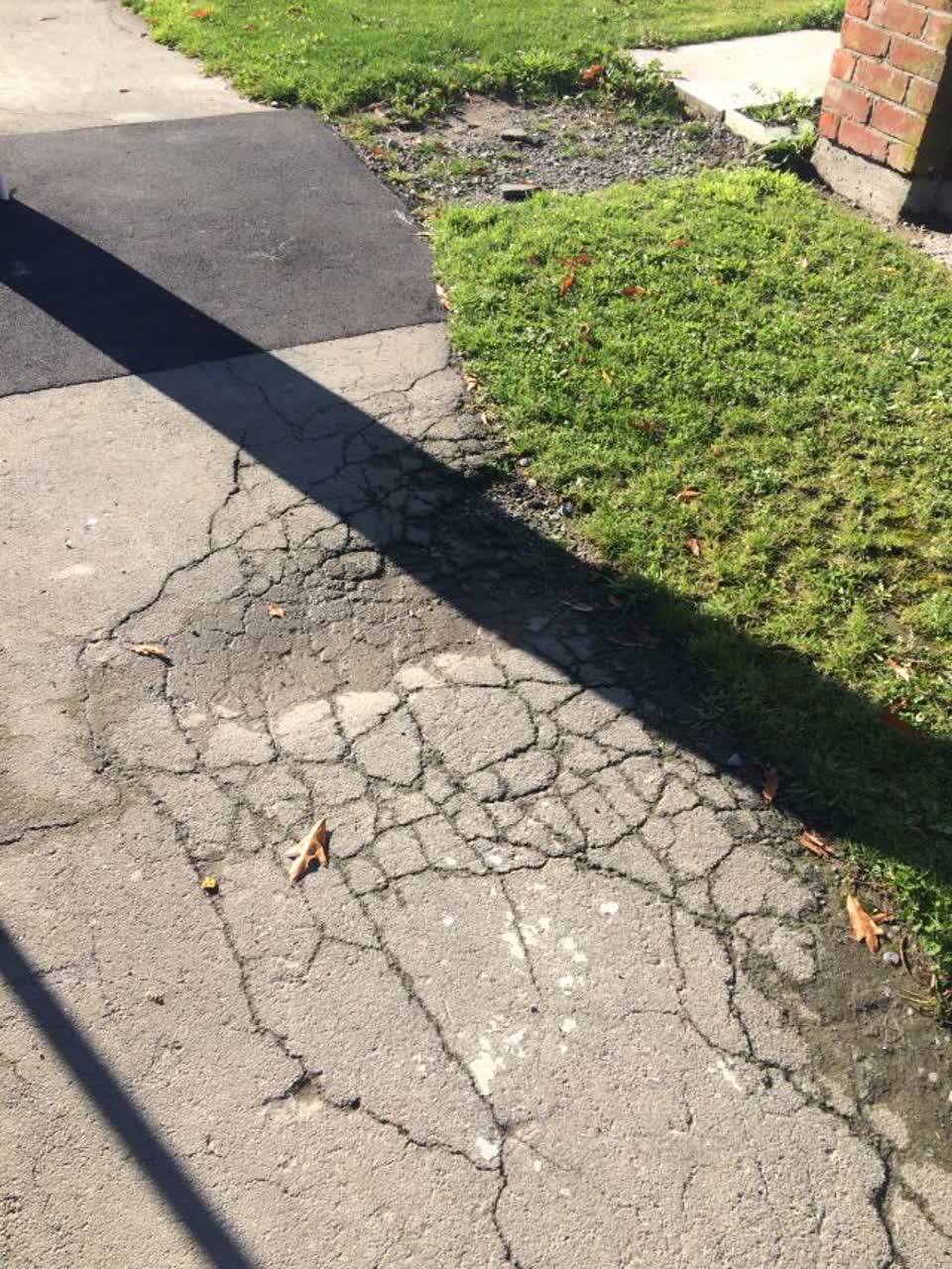 The photograph attached to this roading/streets report