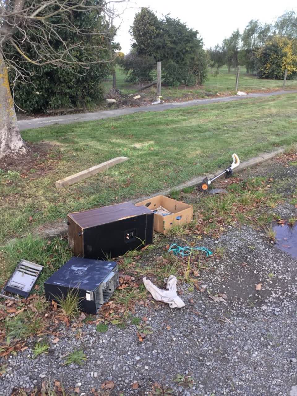 The photograph attached to this rubbish/recycling report