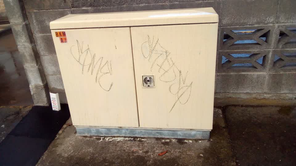 The photograph attached to this graffiti report