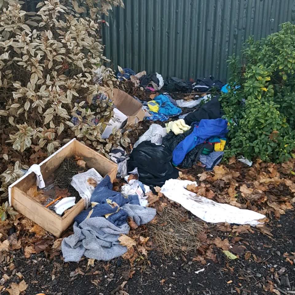 The photograph attached to this rubbish/recycling report
