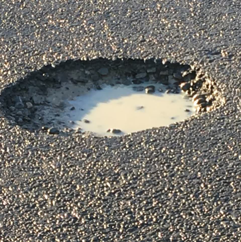 The photograph attached to this roading/streets report
