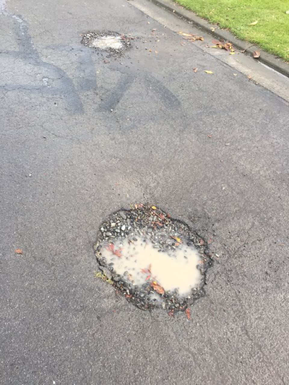The photograph attached to this roading/streets report