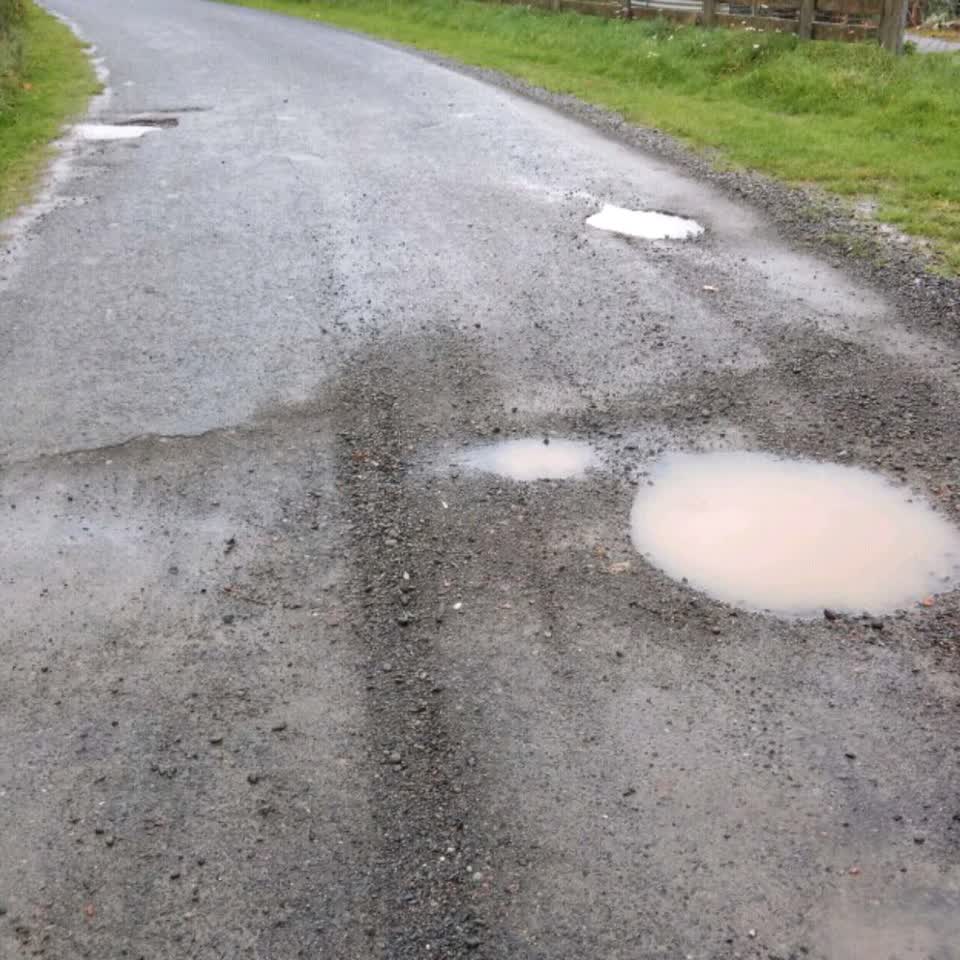 The photograph attached to this roading/streets report