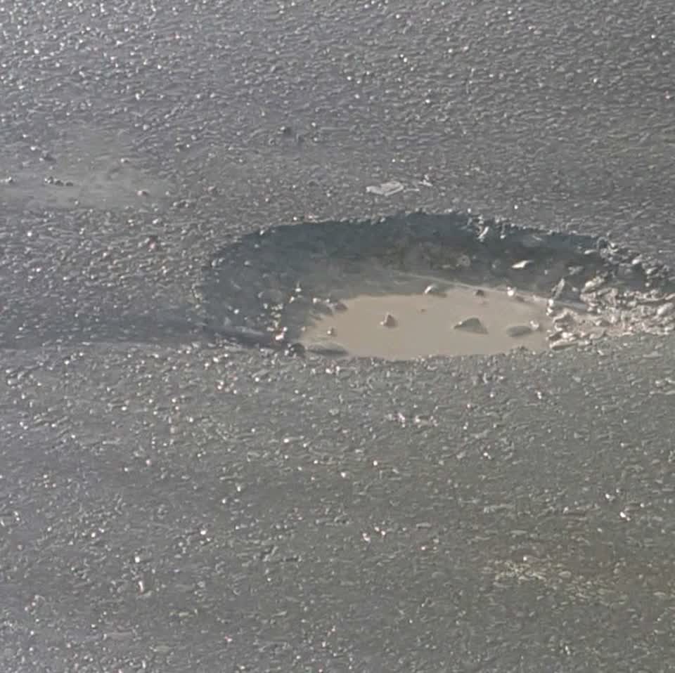 The photograph attached to this roading/streets report