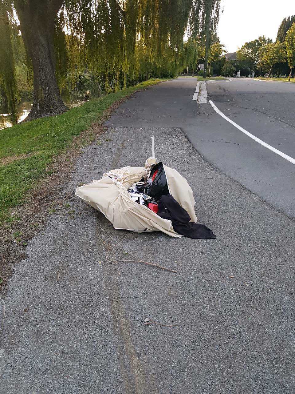 The photograph attached to this rubbish/recycling report