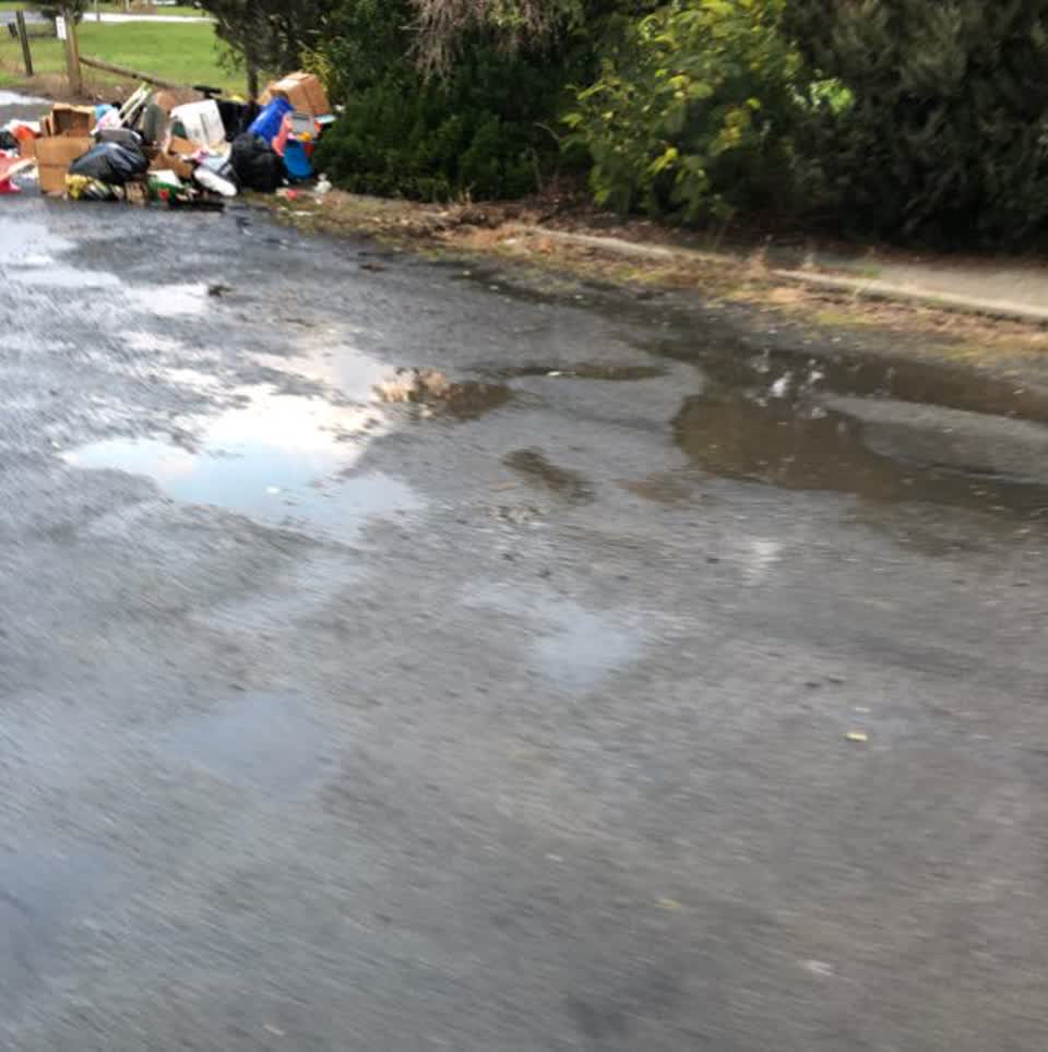 The photograph attached to this rubbish/recycling report
