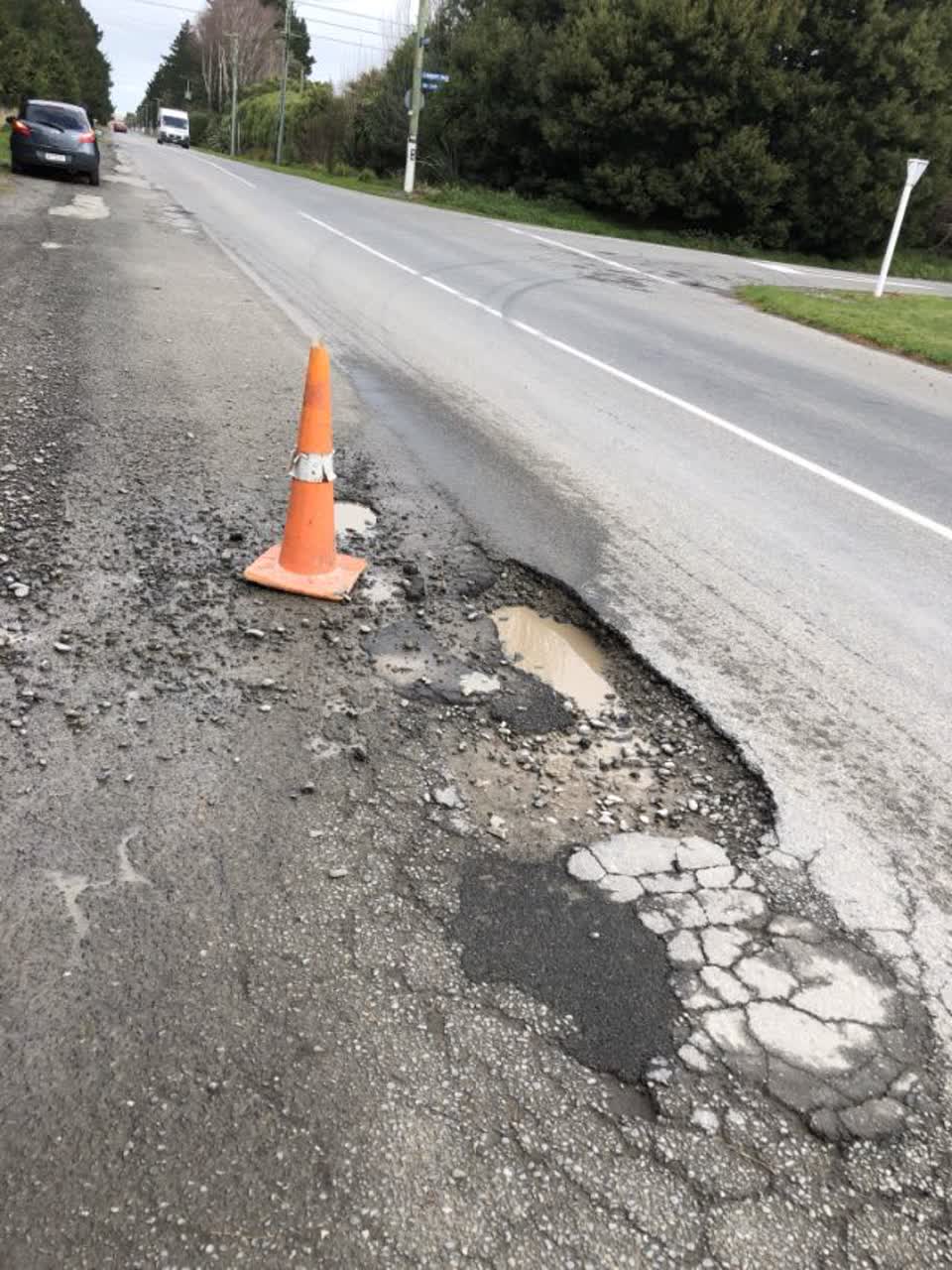 The photograph attached to this roading/streets report