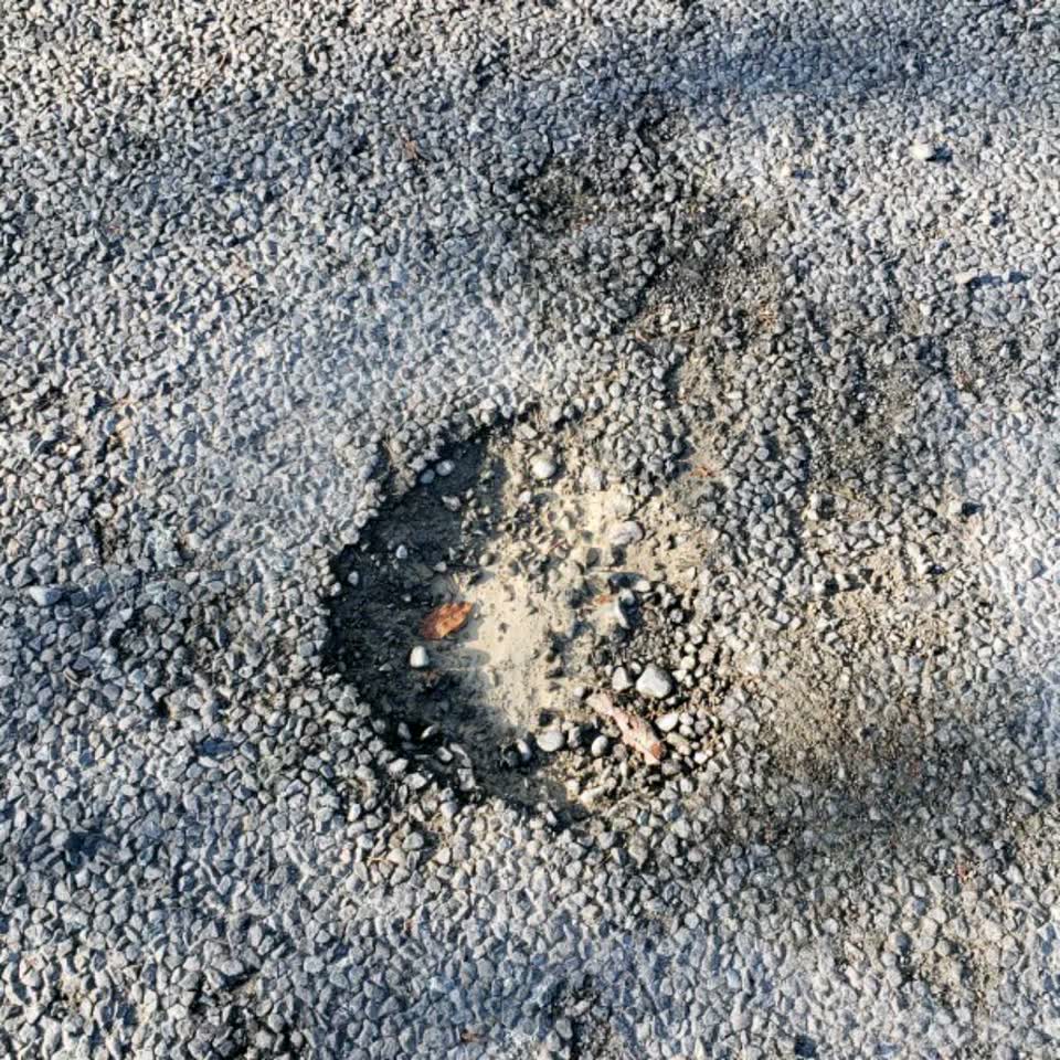 The photograph attached to this roading/streets report