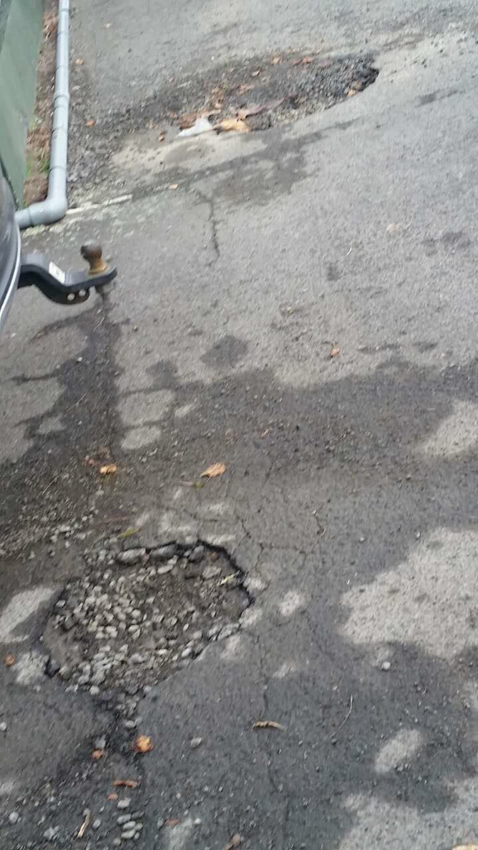 The photograph attached to this roading/streets report