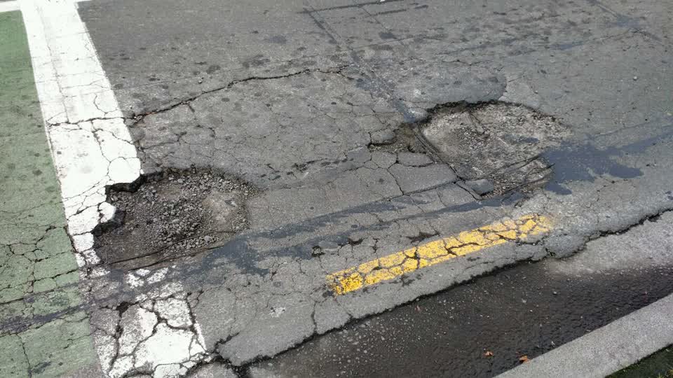The photograph attached to this roading/streets report