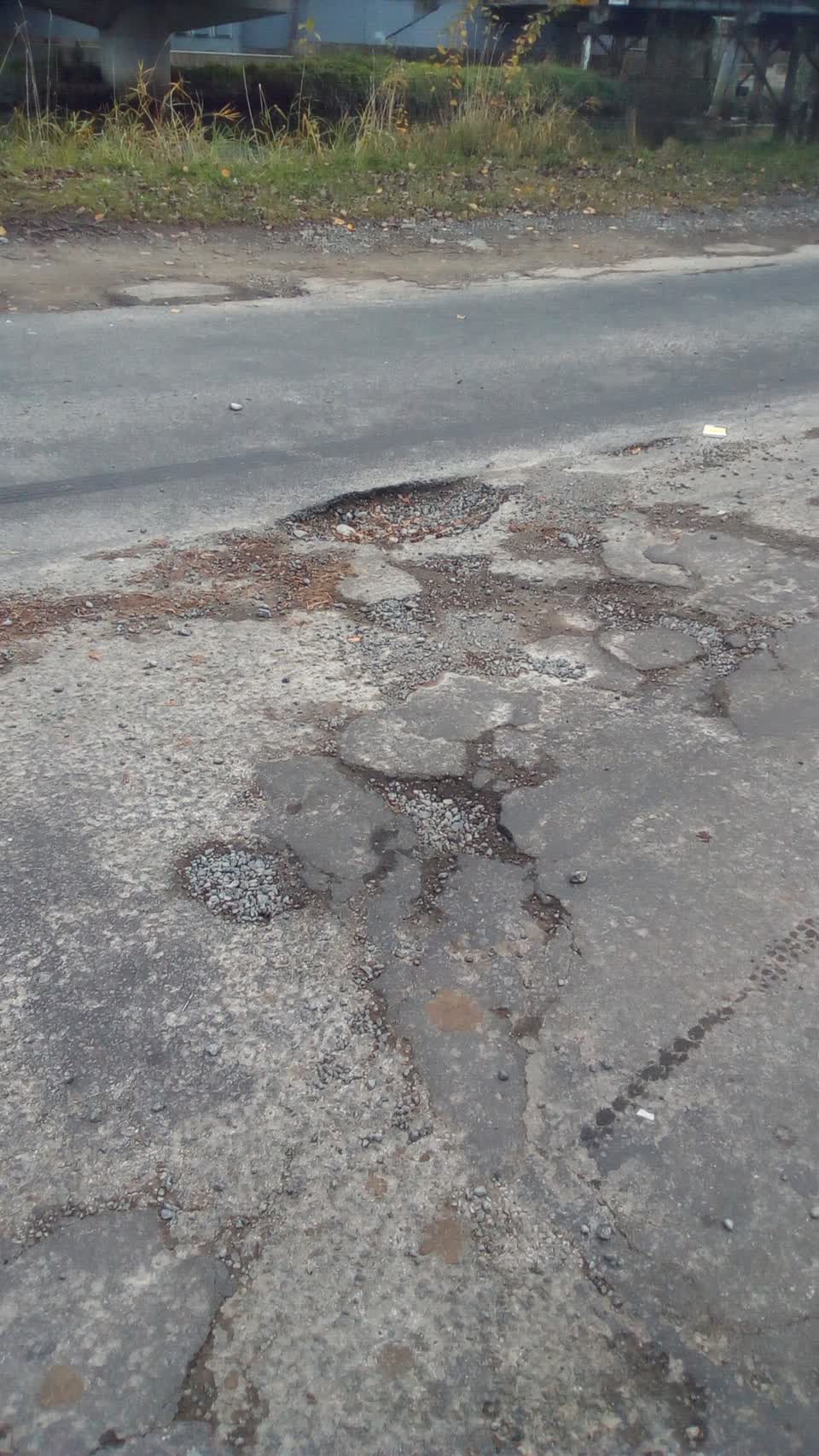 The photograph attached to this roading/streets report