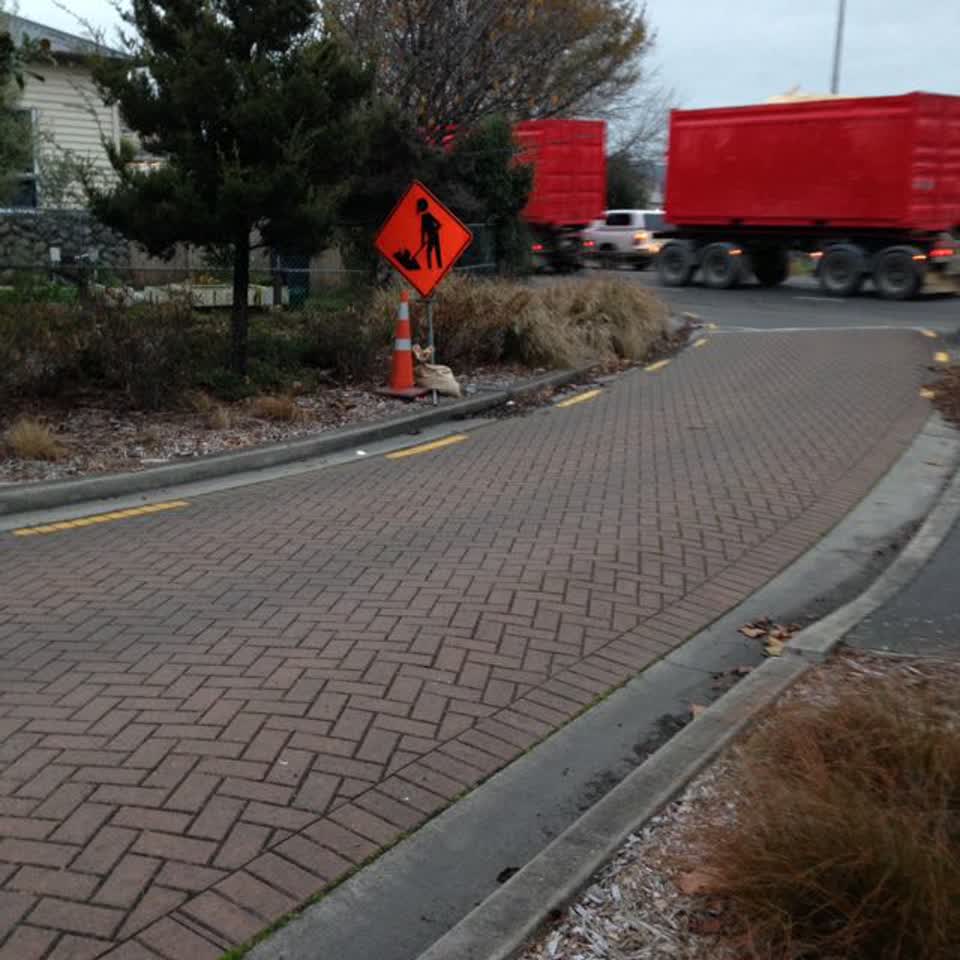 The photograph attached to this roading/streets report