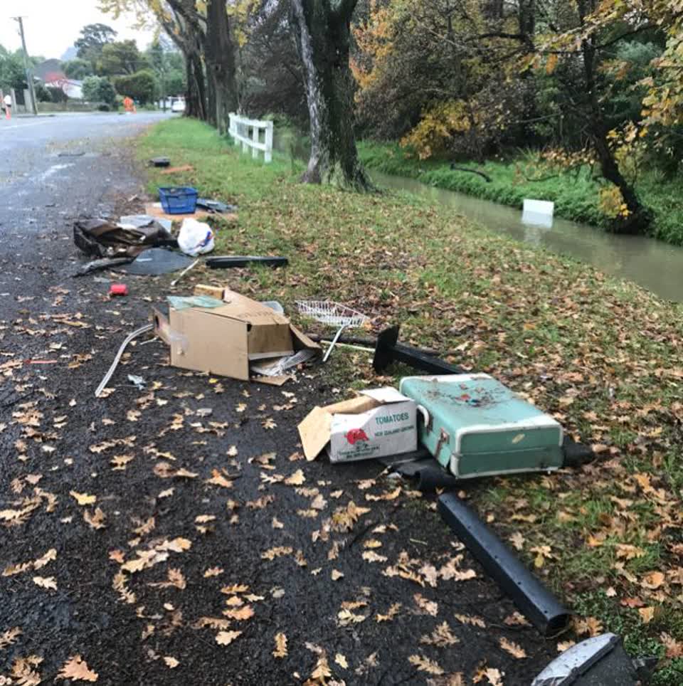 The photograph attached to this rubbish/recycling report