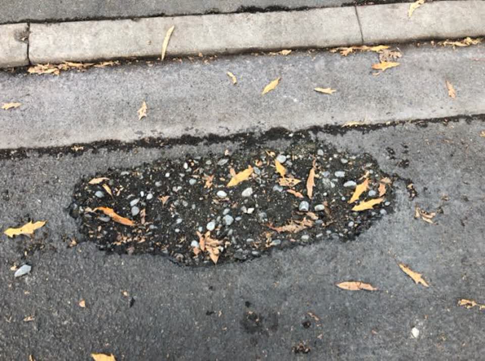 The photograph attached to this roading/streets report