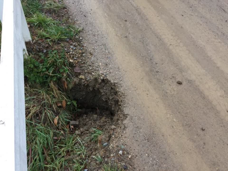 The photograph attached to this roading/streets report