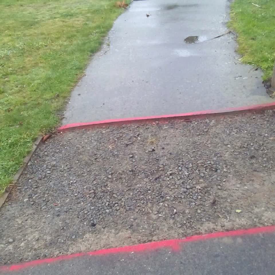 The photograph attached to this roading/streets report