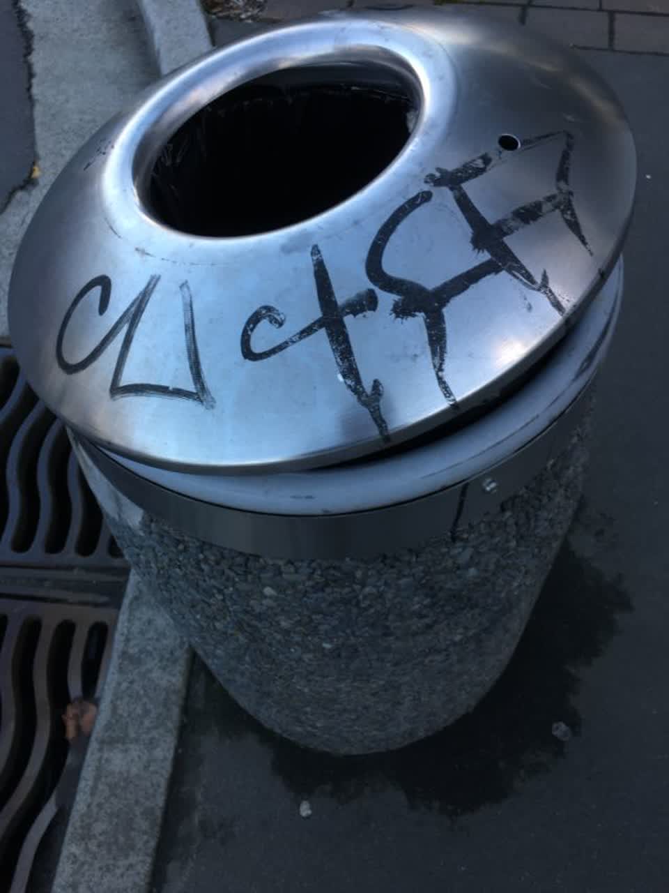 The photograph attached to this graffiti report