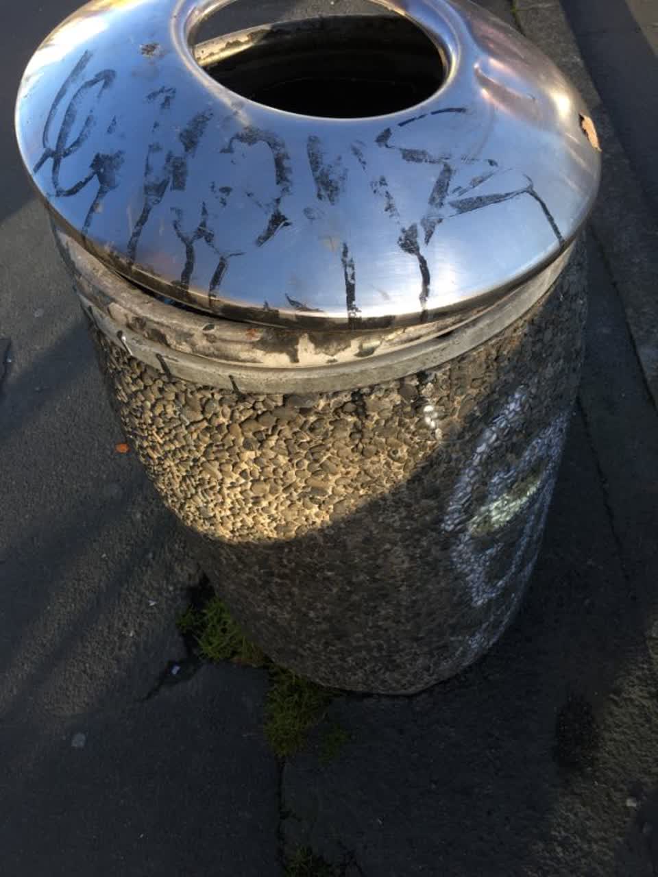 The photograph attached to this graffiti report