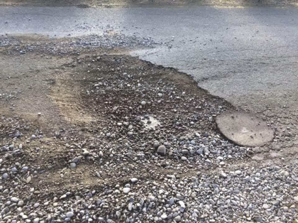 The photograph attached to this roading/streets report