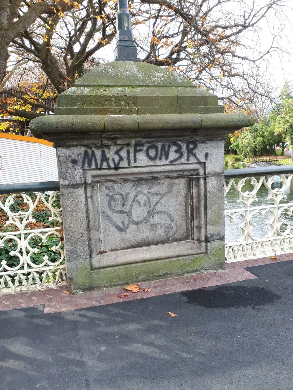 The photograph attached to this graffiti report